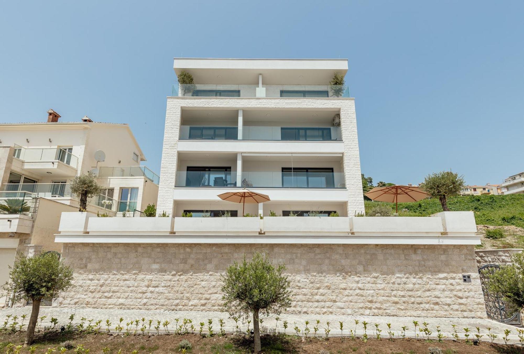 Savina Beachfront Oasis Herceg Novi Esterno foto