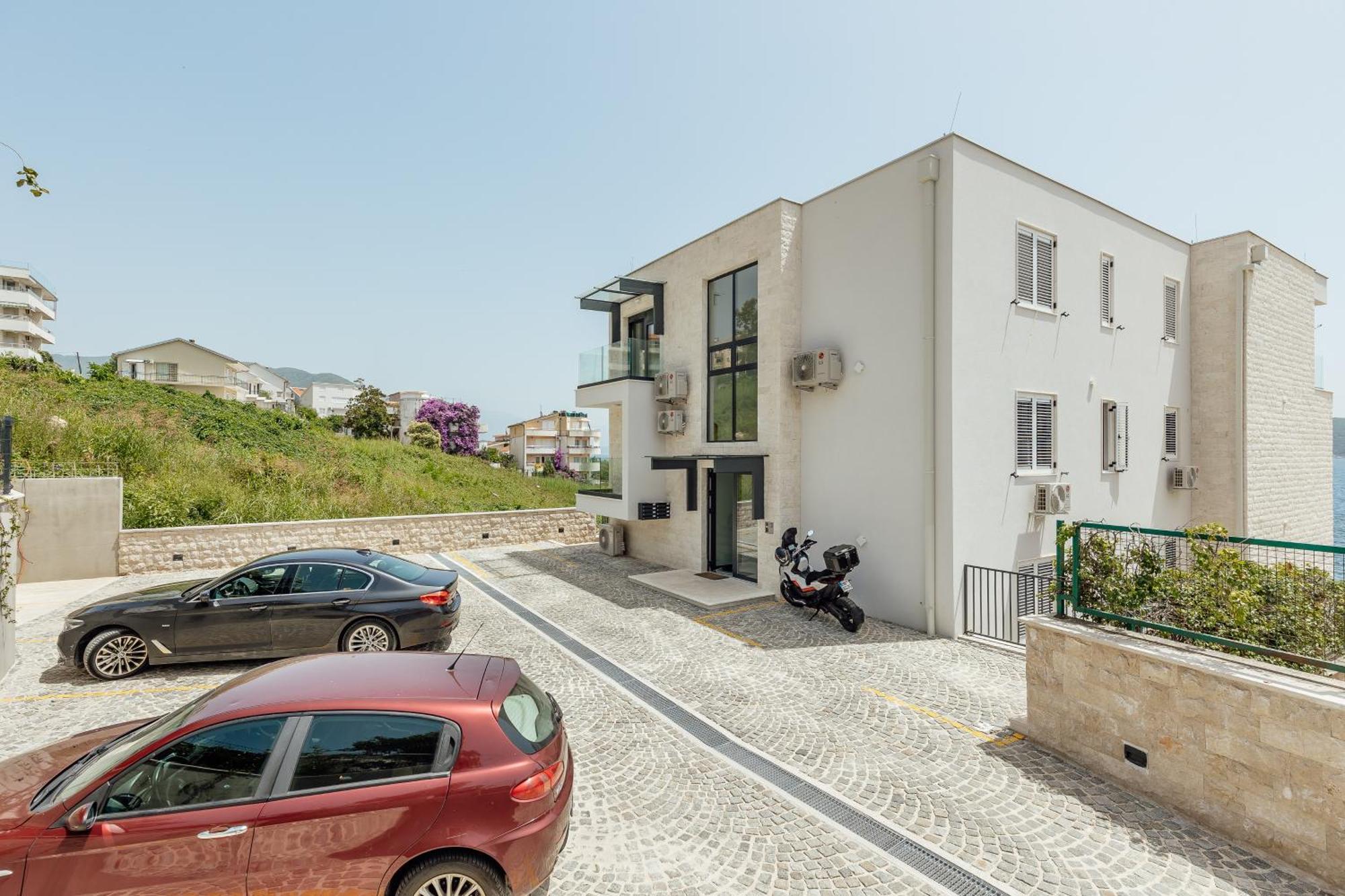 Savina Beachfront Oasis Herceg Novi Esterno foto