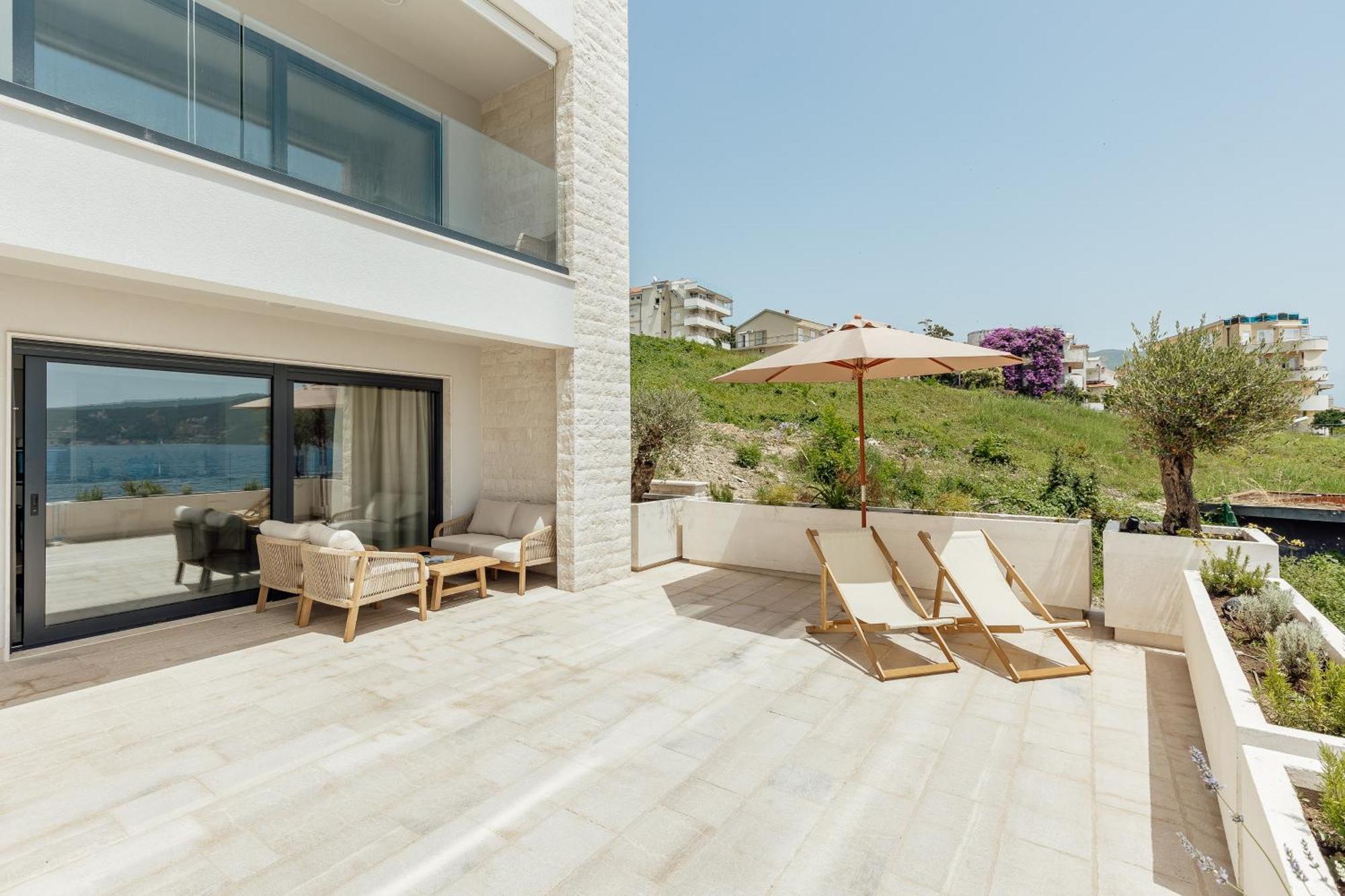 Savina Beachfront Oasis Herceg Novi Esterno foto