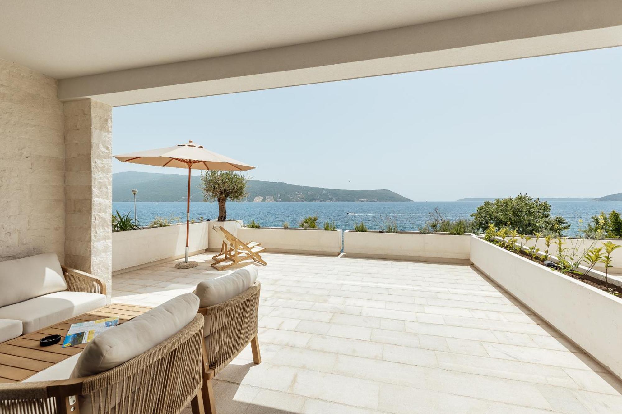 Savina Beachfront Oasis Herceg Novi Esterno foto