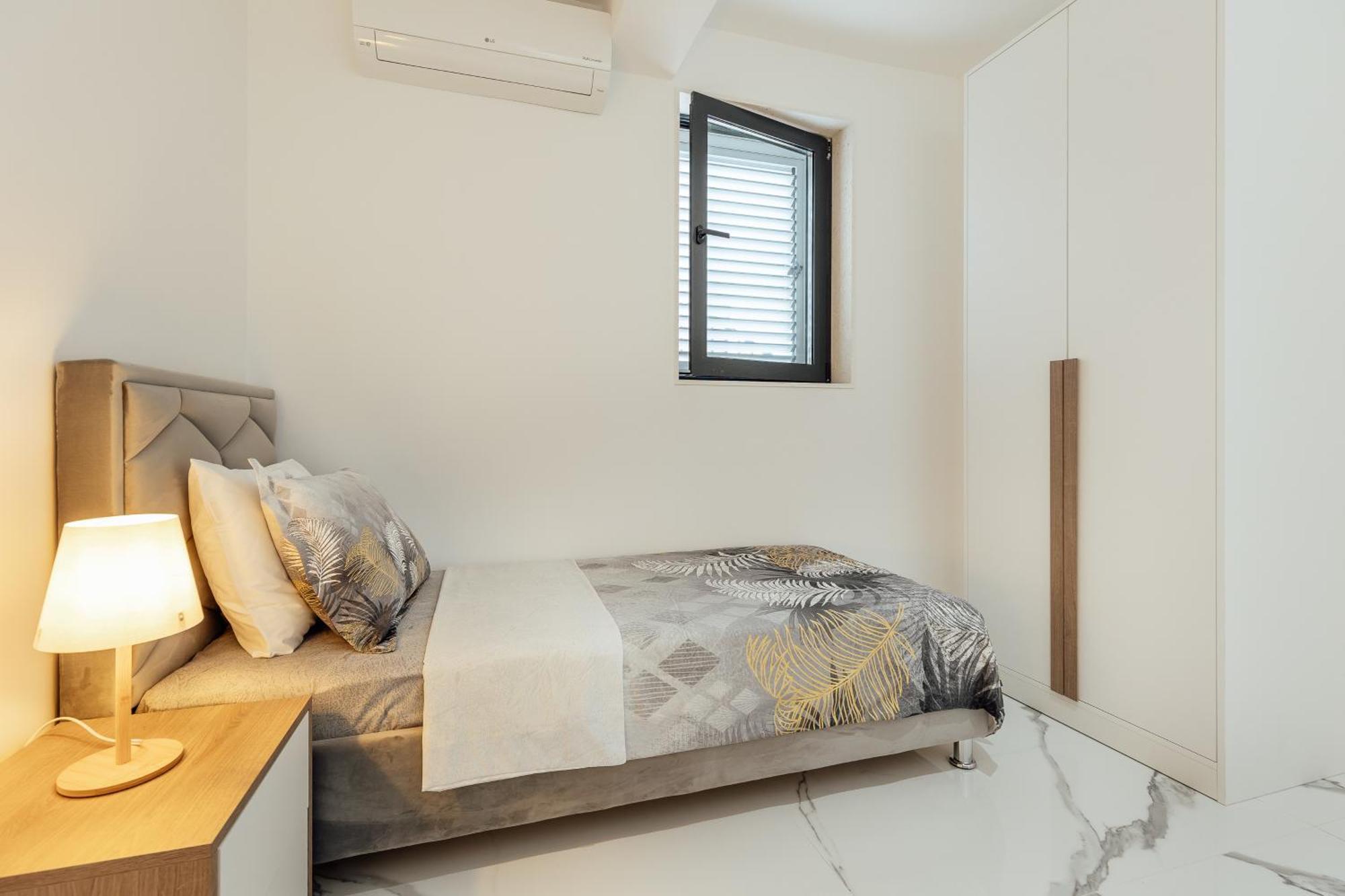 Savina Beachfront Oasis Herceg Novi Esterno foto