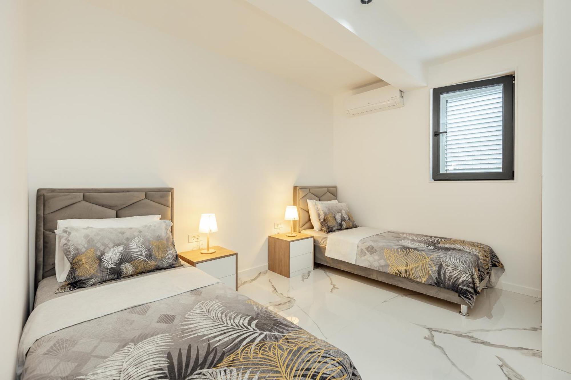 Savina Beachfront Oasis Herceg Novi Esterno foto