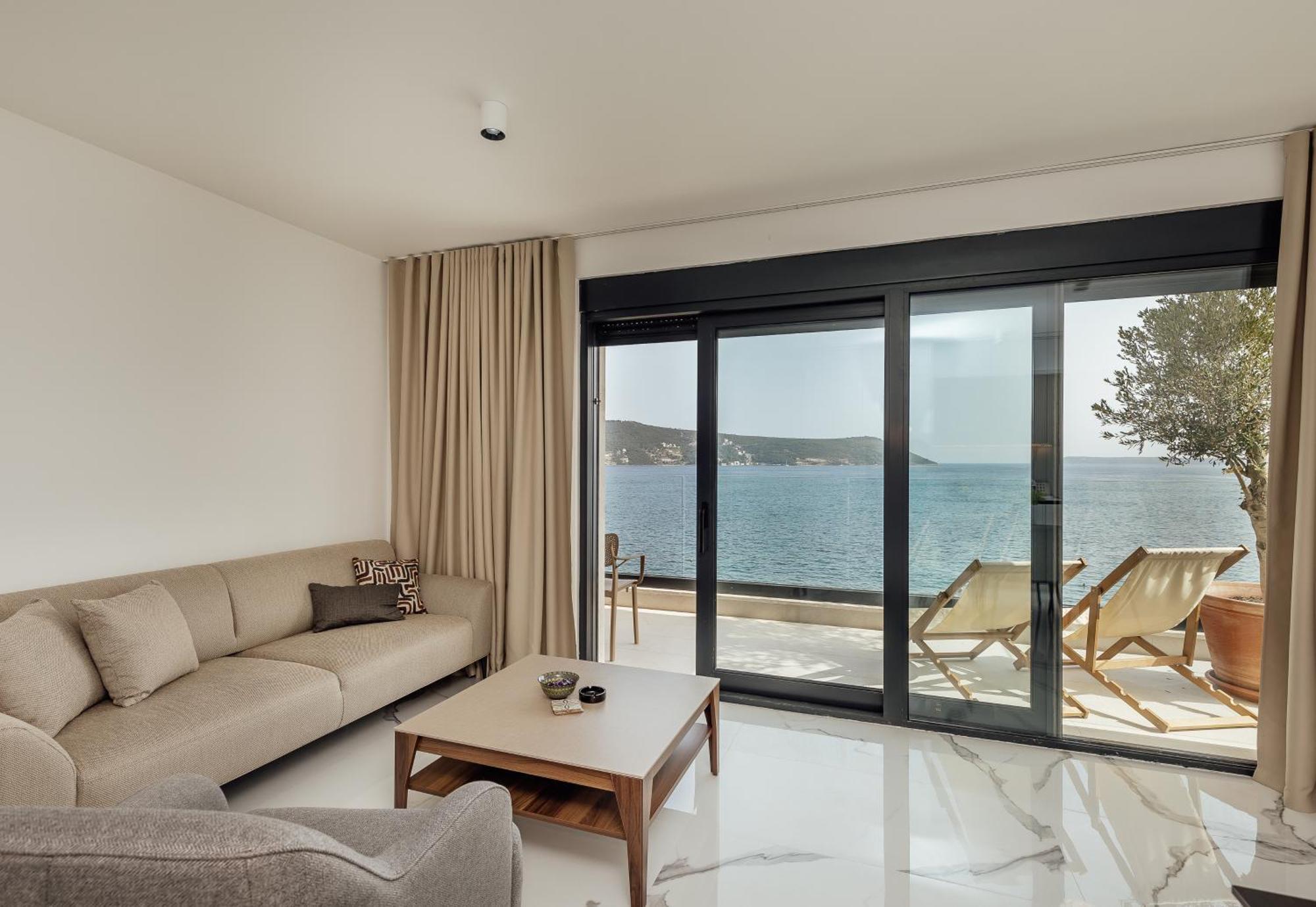 Savina Beachfront Oasis Herceg Novi Esterno foto