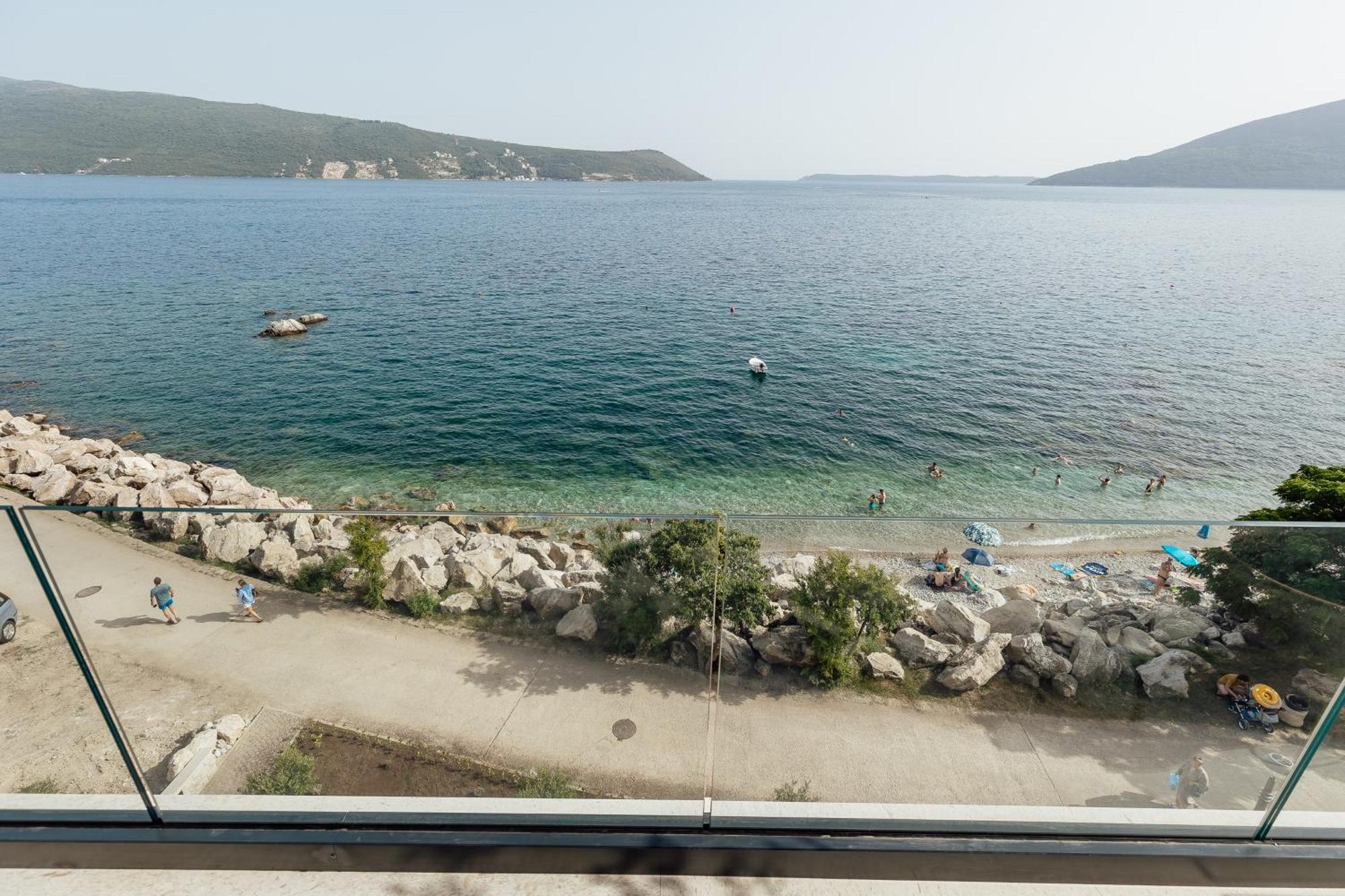 Savina Beachfront Oasis Herceg Novi Esterno foto