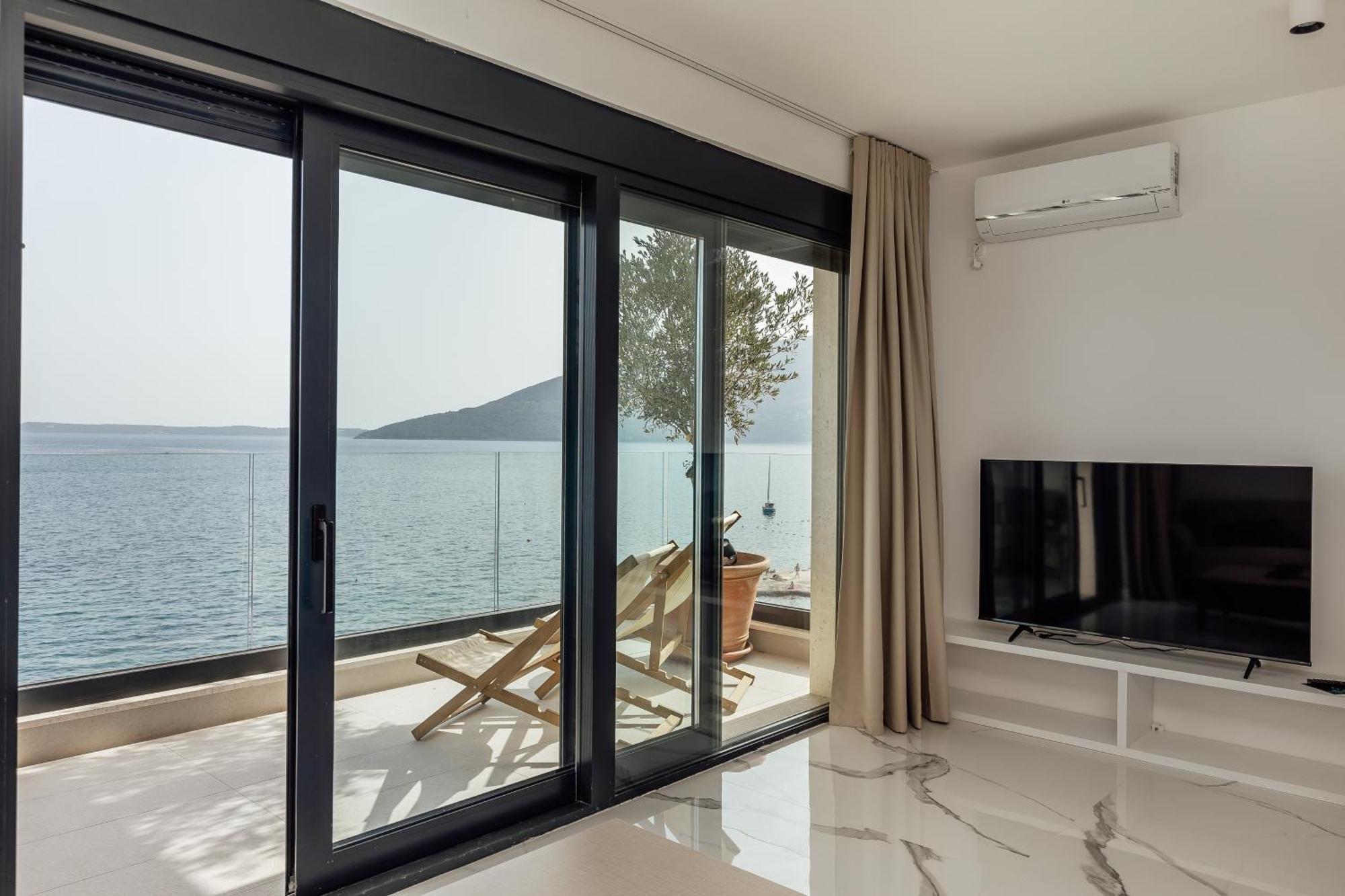 Savina Beachfront Oasis Herceg Novi Esterno foto
