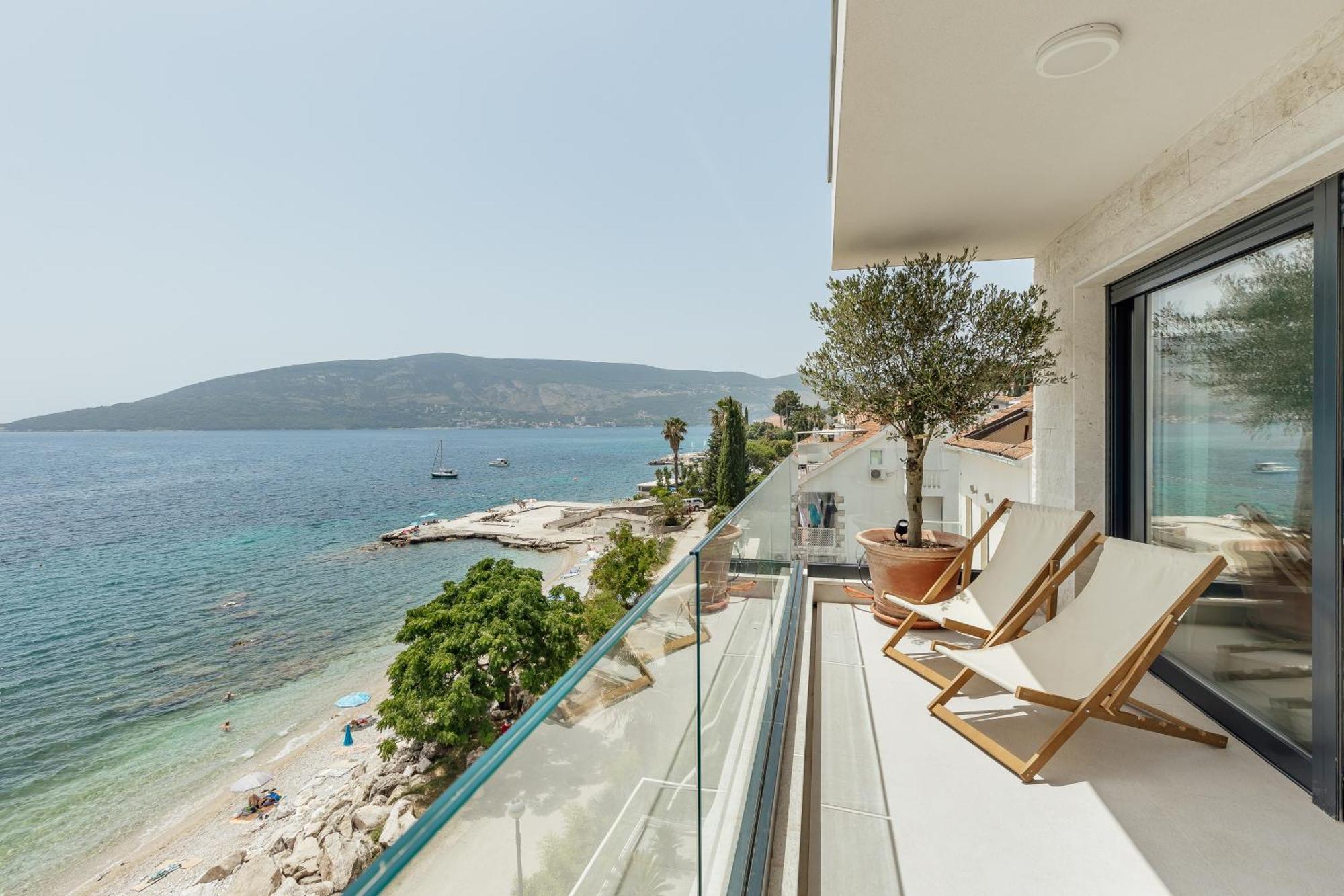 Savina Beachfront Oasis Herceg Novi Esterno foto