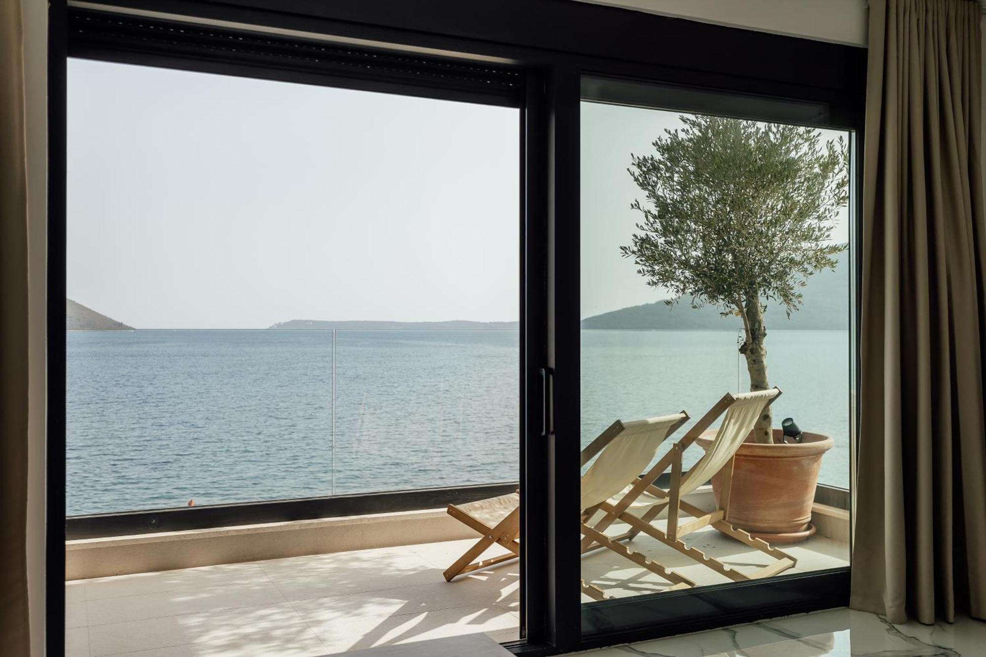 Savina Beachfront Oasis Herceg Novi Esterno foto