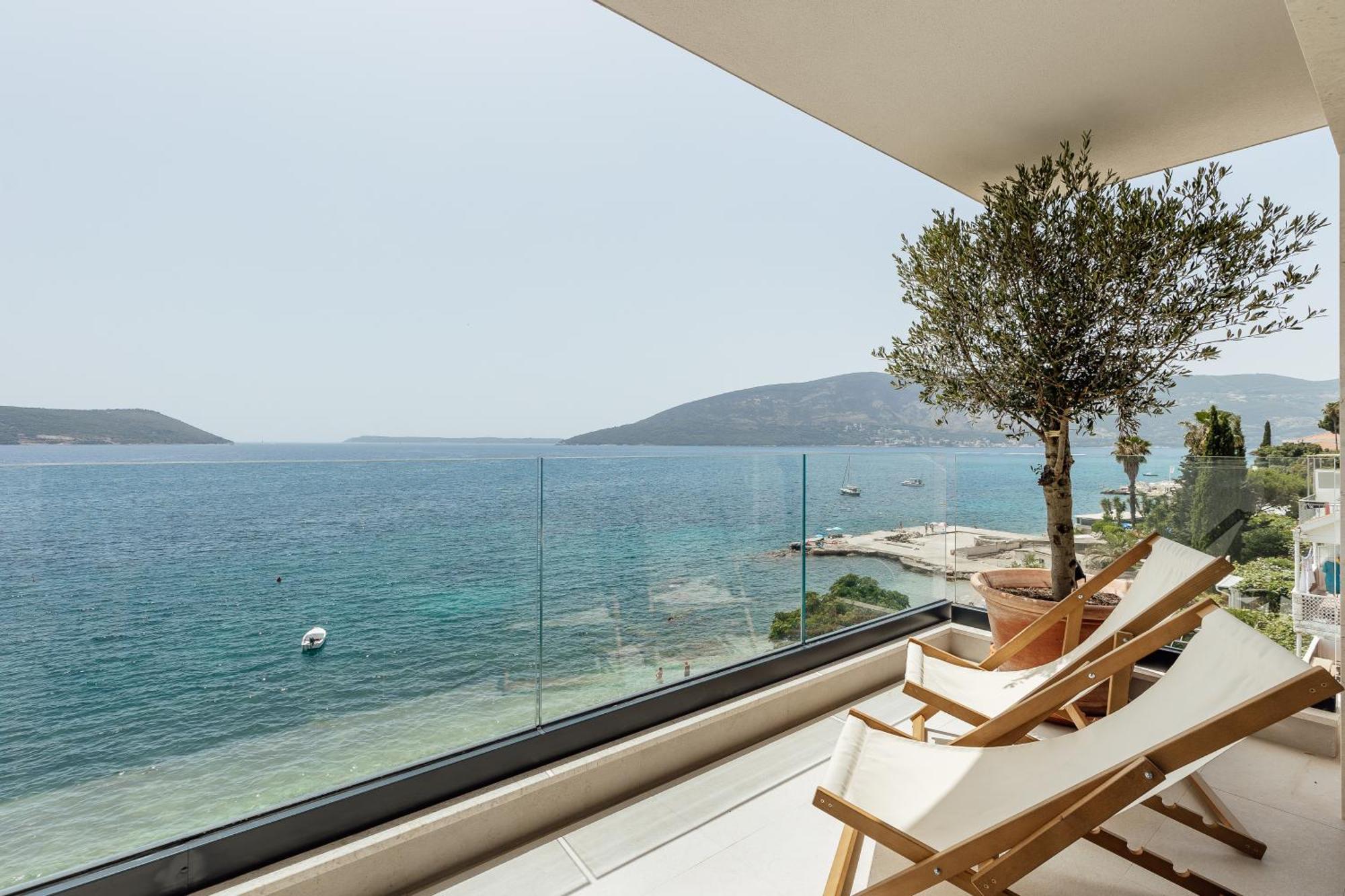 Savina Beachfront Oasis Herceg Novi Esterno foto