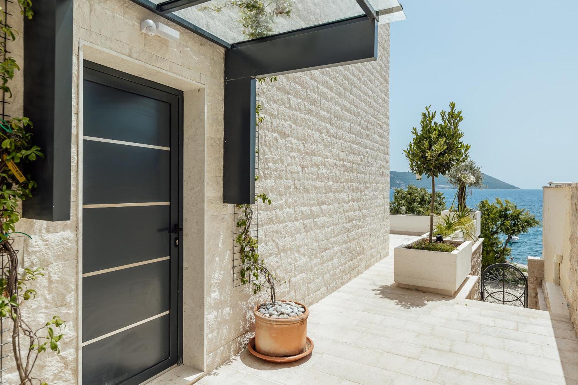 Savina Beachfront Oasis Herceg Novi Esterno foto
