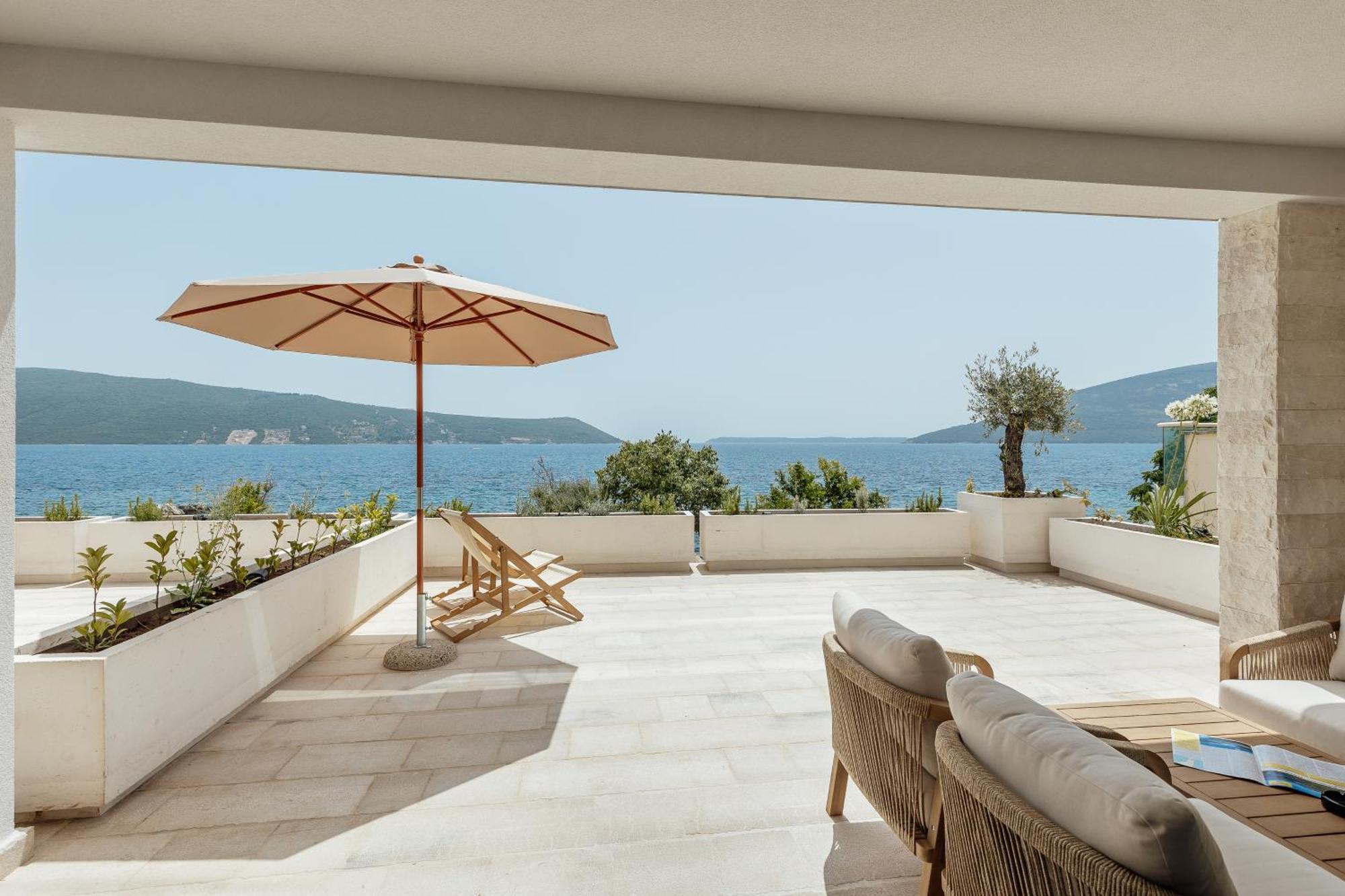 Savina Beachfront Oasis Herceg Novi Esterno foto