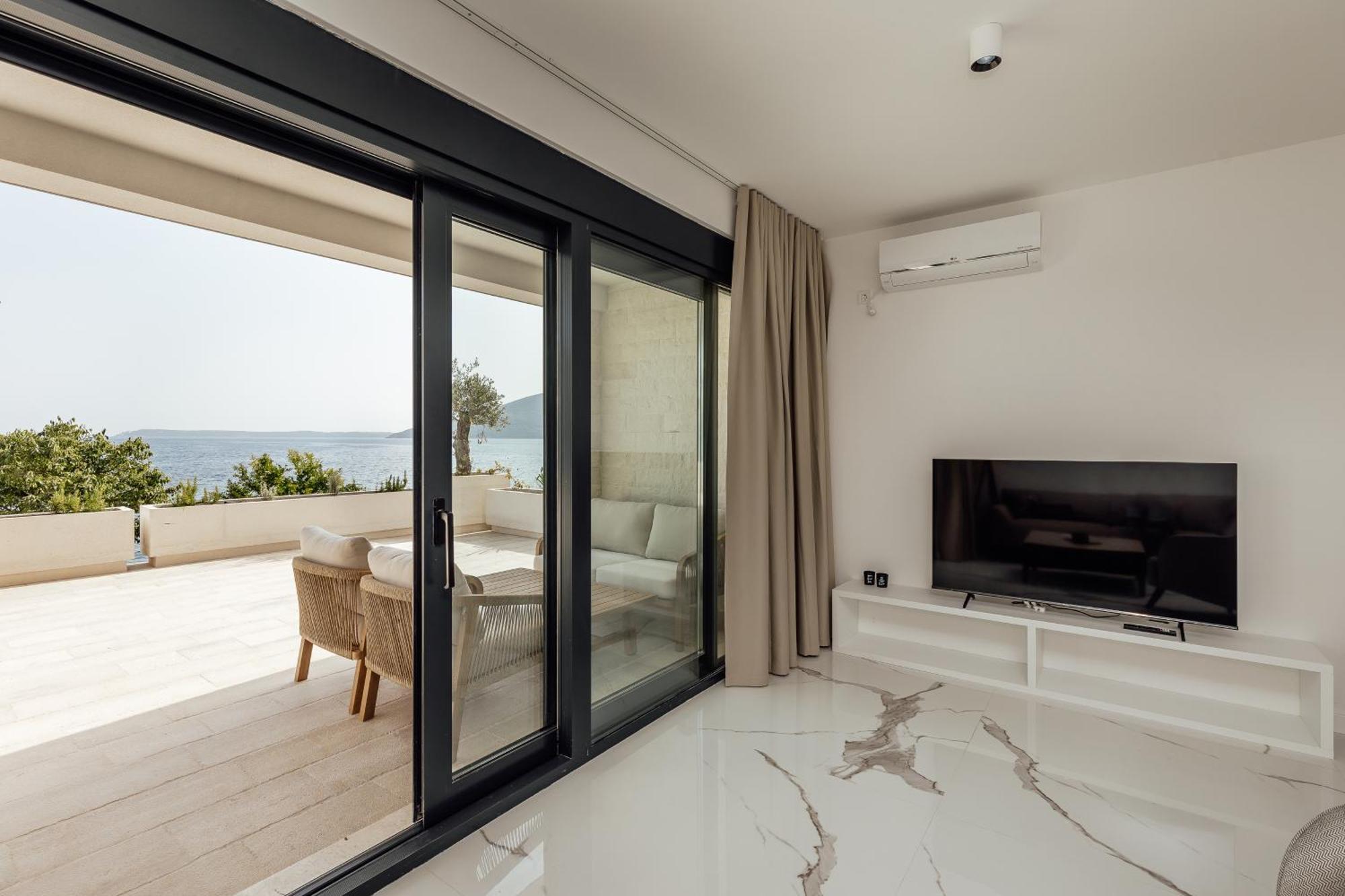 Savina Beachfront Oasis Herceg Novi Esterno foto