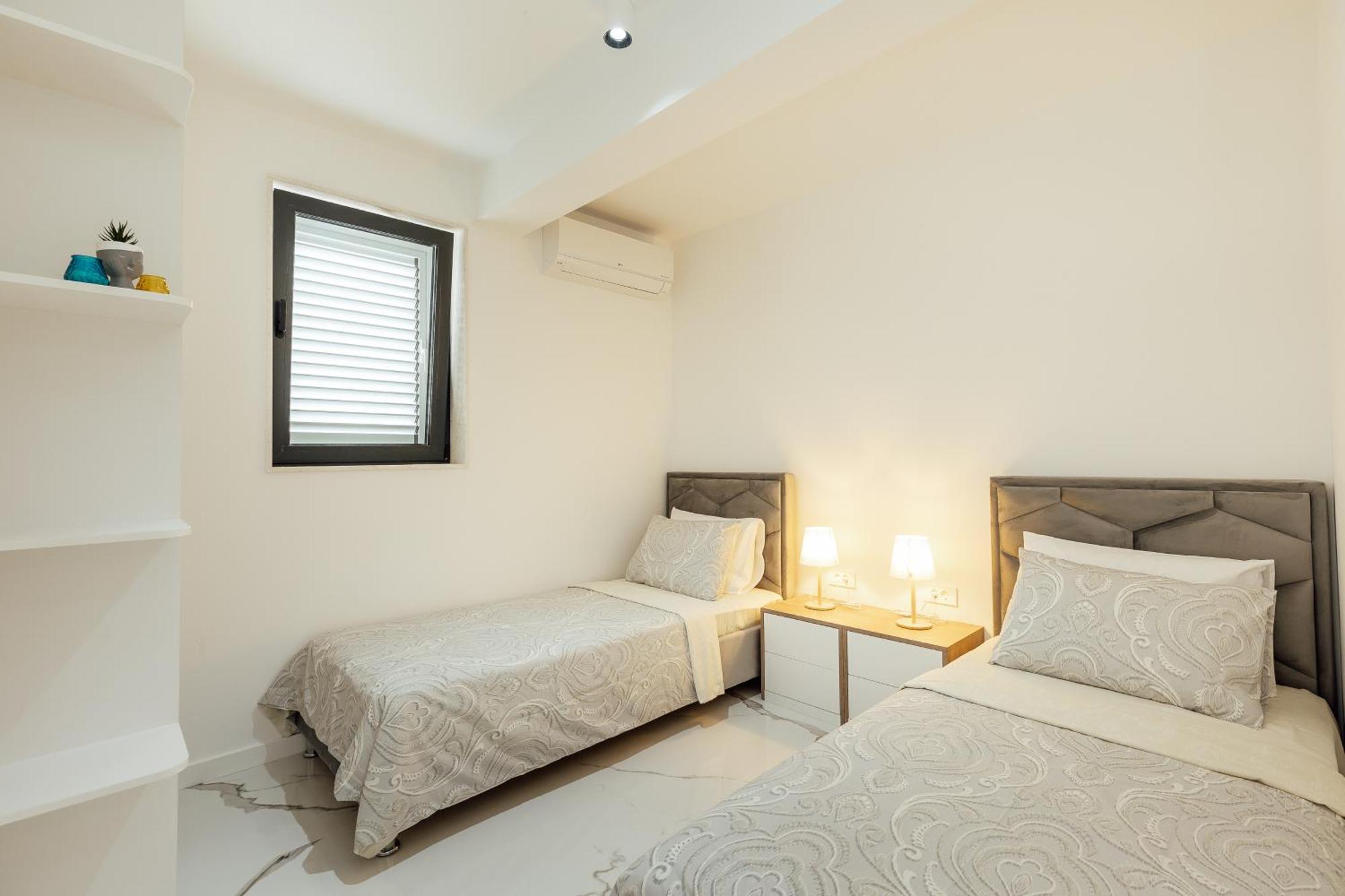 Savina Beachfront Oasis Herceg Novi Esterno foto